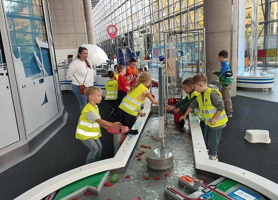 Grafika 10: Wycieczka do Centrum Nauki EXPERYMENT