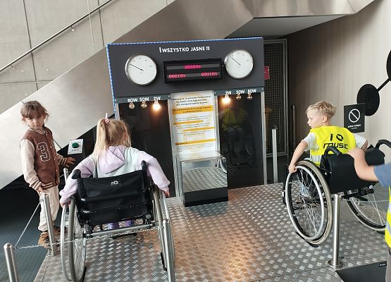 Grafika 16: Wycieczka do Centrum Nauki EXPERYMENT