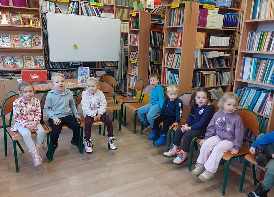 Grafika 1: Lekcja biblioteczna "Święto Misia"