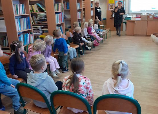 Grafika 12: Lekcja biblioteczna "Święto Misia"