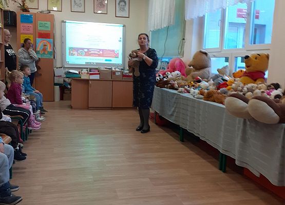 Grafika 13: Lekcja biblioteczna "Święto Misia"