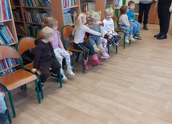 Grafika 14: Lekcja biblioteczna "Święto Misia"