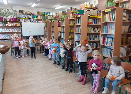 Grafika 18: Lekcja biblioteczna "Święto Misia"