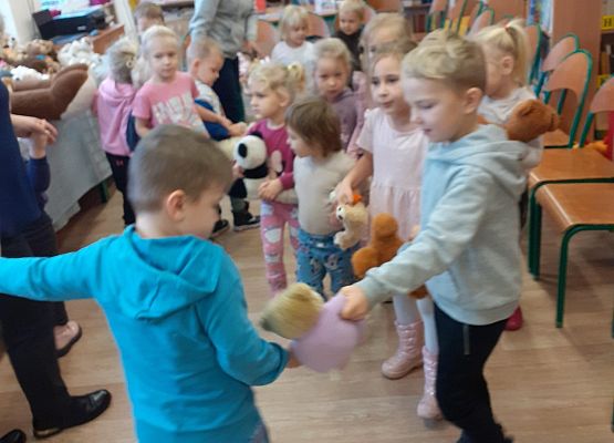 Grafika 20: Lekcja biblioteczna "Święto Misia"