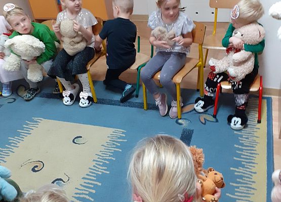 Grafika 25: Dzień Pluszowego Misia