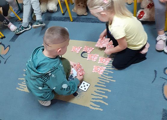 Grafika 33: Dzień Pluszowego Misia