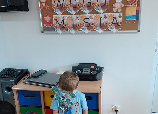 Grafika 75: Dzień Pluszowego Misia