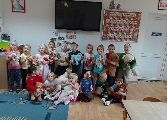 Grafika 82: Dzień Pluszowego Misia