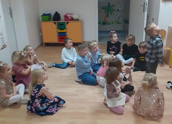 Grafika 10: Andrzejki..