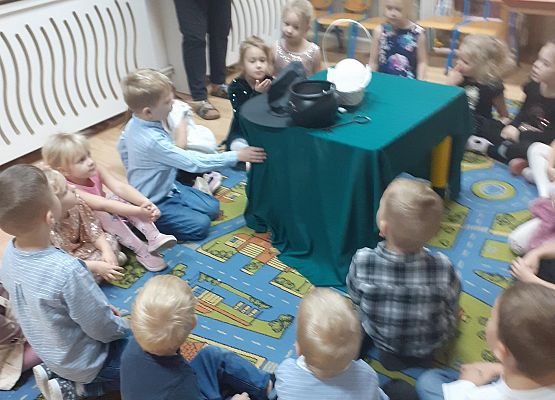 Grafika 12: Andrzejki..