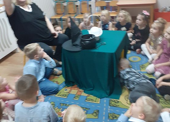 Grafika 14: Andrzejki..