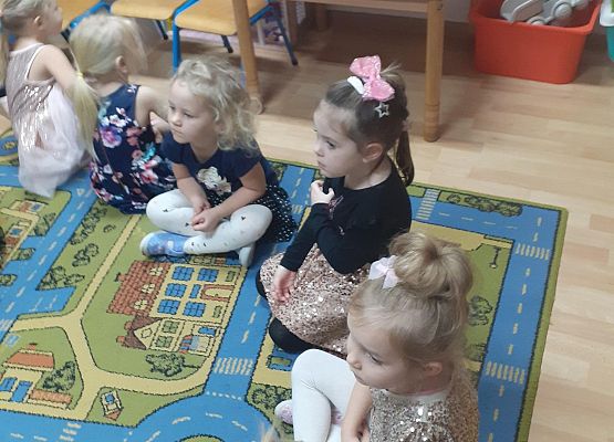 Grafika 18: Andrzejki..