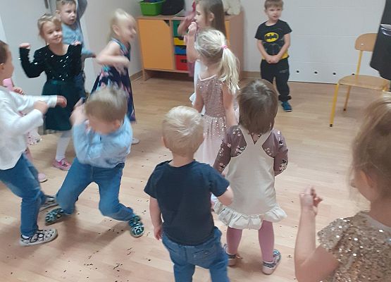 Grafika 104: Andrzejki..