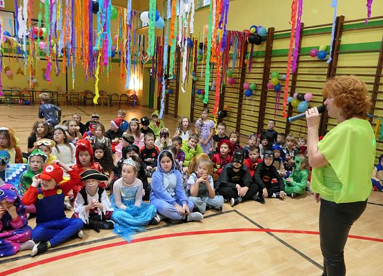 Dzień postaci z bajek - szkoła w Garczegorzu.