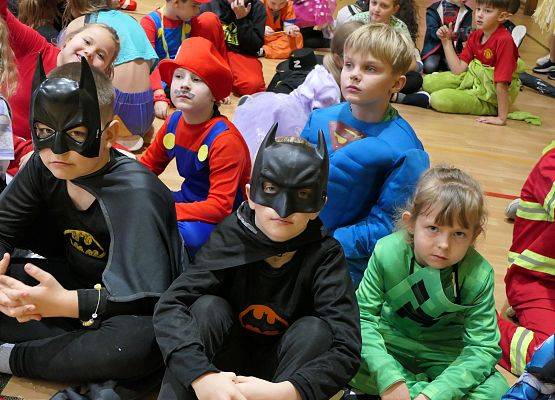 Dzień postaci z bajek - szkoła w Garczegorzu.