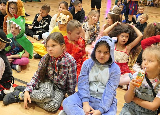 Dzień postaci z bajek - szkoła w Garczegorzu.