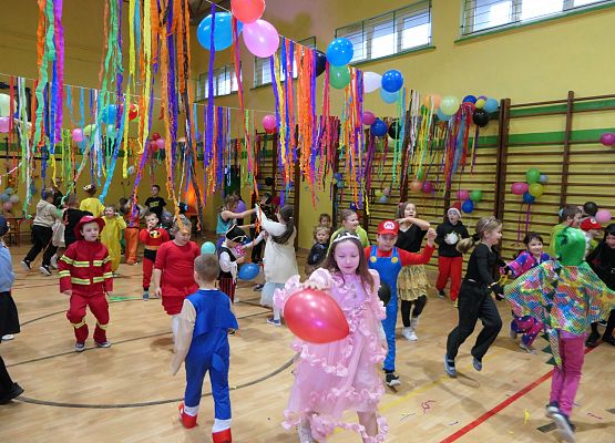 Dzień postaci z bajek - szkoła w Garczegorzu.