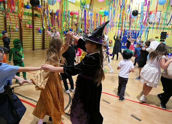 Dzień postaci z bajek - szkoła w Garczegorzu.