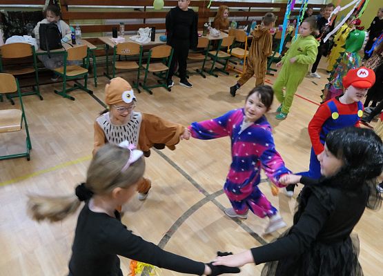 Dzień postaci z bajek - szkoła w Garczegorzu.