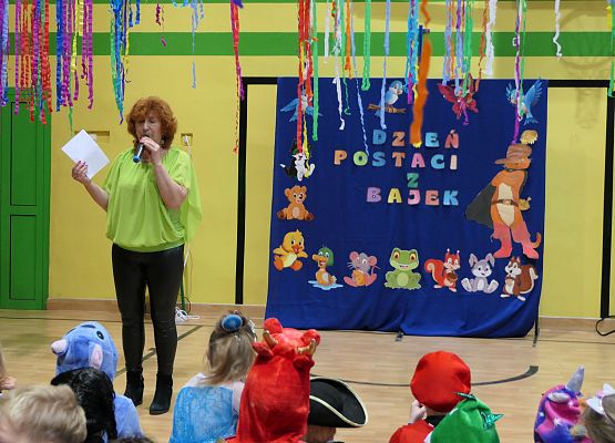 Dzień postaci z bajek - szkoła w Garczegorzu.