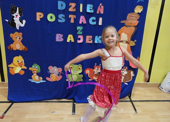 Dzień postaci z bajek - szkoła w Garczegorzu.