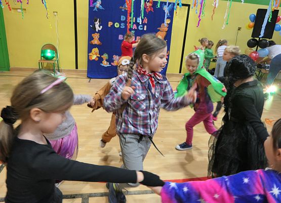 Dzień postaci z bajek - szkoła w Garczegorzu.