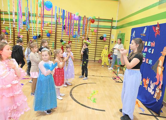 Dzień postaci z bajek - szkoła w Garczegorzu.