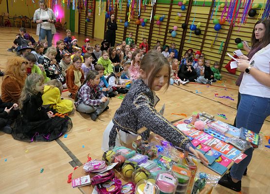 Dzień postaci z bajek - szkoła w Garczegorzu.