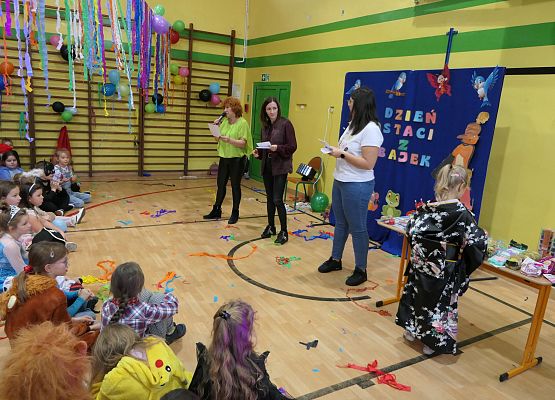 Dzień postaci z bajek - szkoła w Garczegorzu.