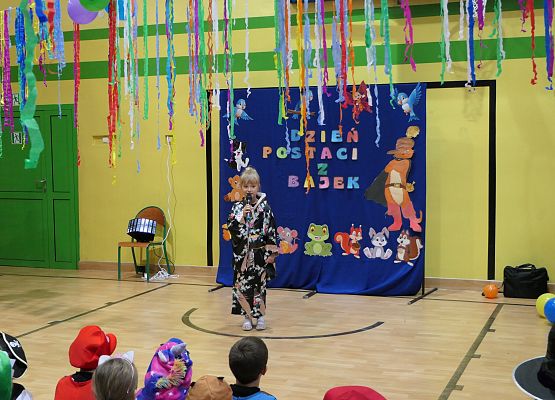 Dzień postaci z bajek - szkoła w Garczegorzu.