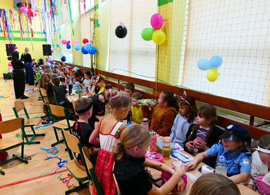 Dzień postaci z bajek - szkoła w Garczegorzu.