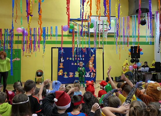 Dzień postaci z bajek - szkoła w Garczegorzu.