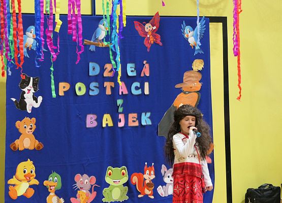 Dzień postaci z bajek - szkoła w Garczegorzu.