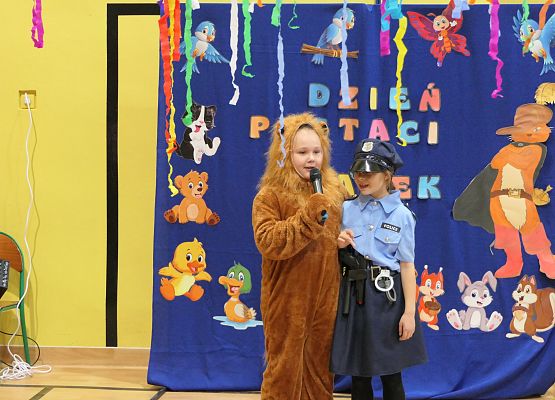 Dzień postaci z bajek - szkoła w Garczegorzu.