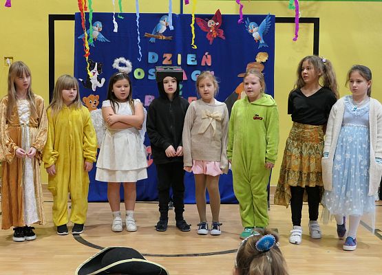 Dzień postaci z bajek - szkoła w Garczegorzu.