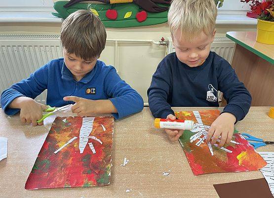 Grafika 2: PRACUSIE W AKCJI