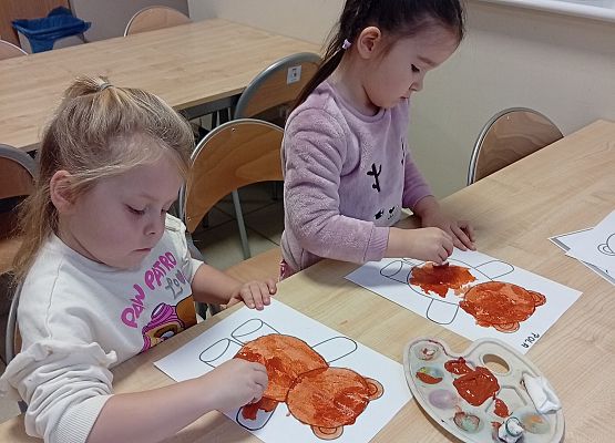 Grafika 1: DZIEŃ PLUSZOWEGO MISIA