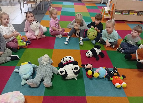 Grafika 5: DZIEŃ PLUSZOWEGO MISIA