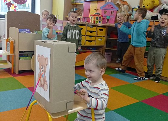 Grafika 11: DZIEŃ PLUSZOWEGO MISIA