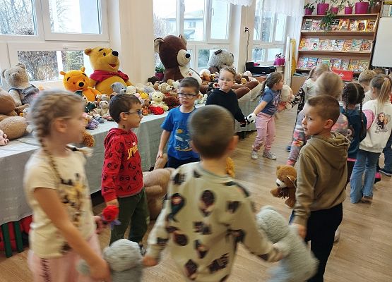 Grafika 1: Dzień Pluszowego Misia