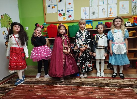 Grafika 3: Dzień Postaci z Bajek