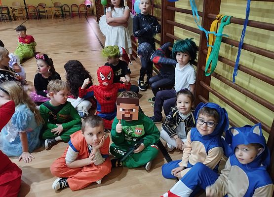 Grafika 9: Dzień Postaci z Bajek