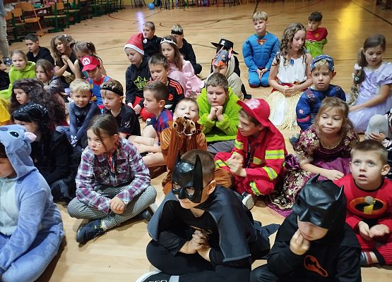 Grafika 10: Dzień Postaci z Bajek