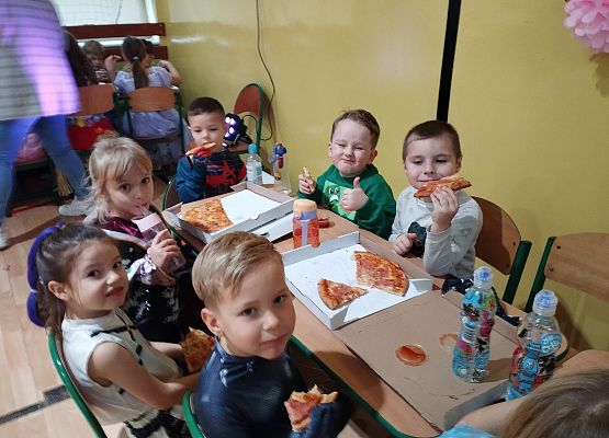 Grafika 11: Dzień Postaci z Bajek