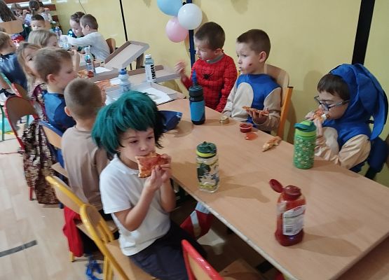 Grafika 13: Dzień Postaci z Bajek