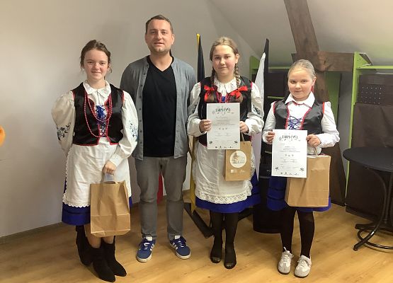 Grafika 7: Powiatowy konkurs „Méster Bëlnégò Czëtaniô 2025” w Lęborku