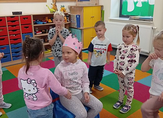 Grafika 10: LISTOPADOWI SOLENIZANCI