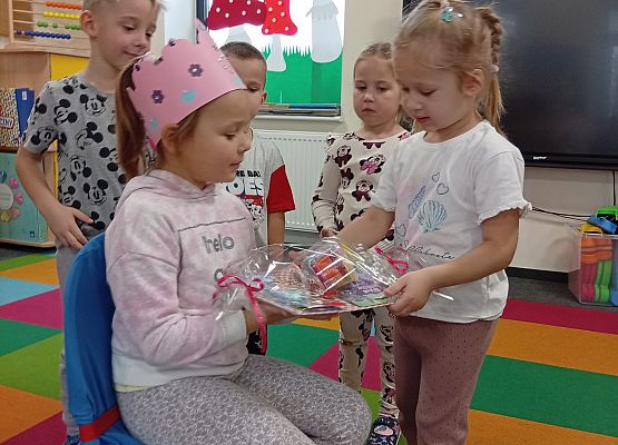 Grafika 11: LISTOPADOWI SOLENIZANCI