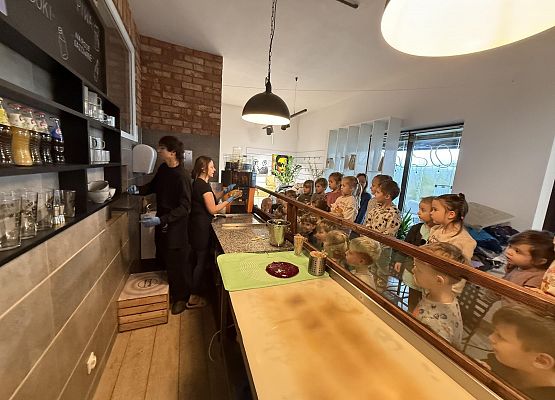 Grafika 1: MANUFAKTURA SŁODYCZY