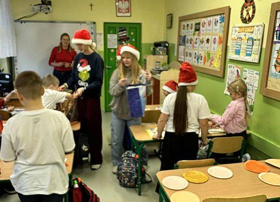 Grafika 8: Mikołajki w szkole